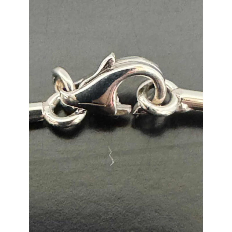 Collier en or à motif de feuilles serties de diamants