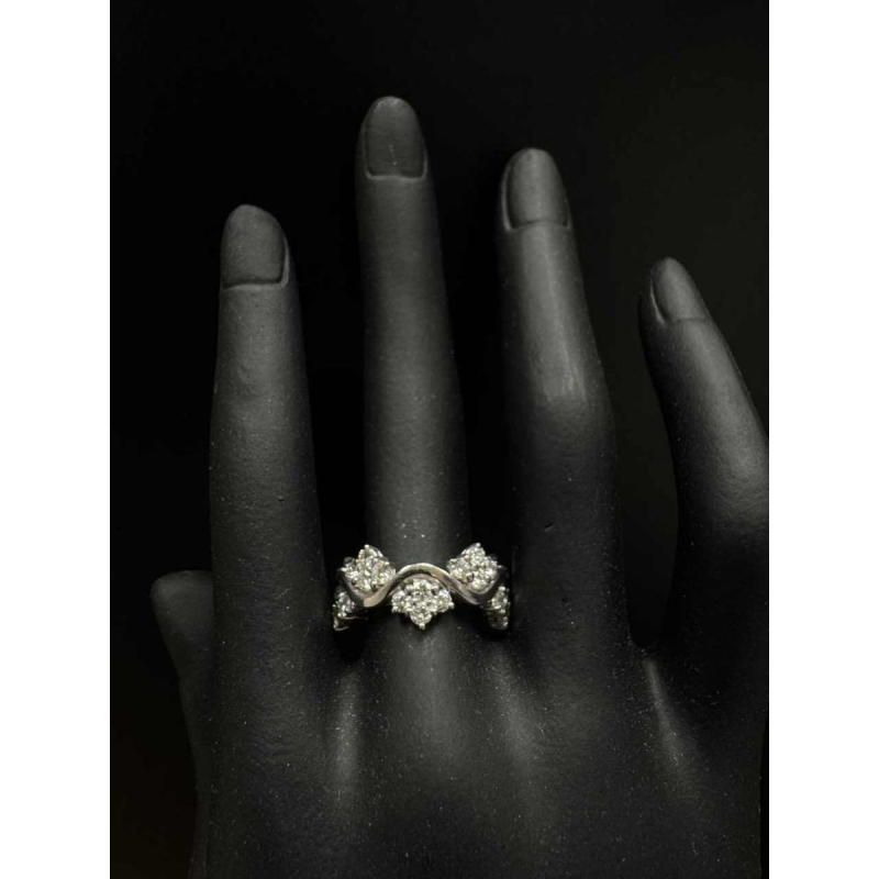 Bague en or blanc avec diamants