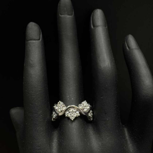 Bague en or blanc avec diamants