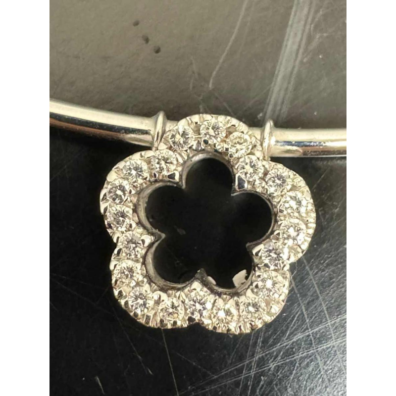 Gouden halsketting met met diamanten bezette bladeren