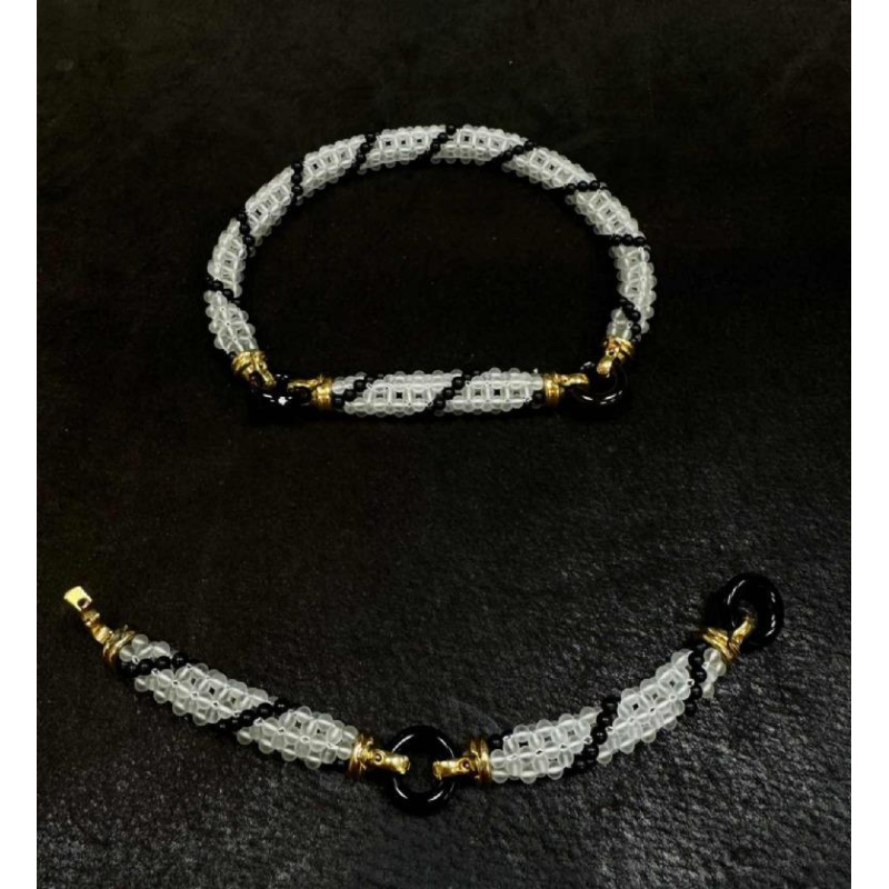 Parure en or jaune 18 carats (collier & bracelet), cristal de roche & onyx noir