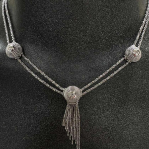 Collier en or blanc avec diamants par Harpos