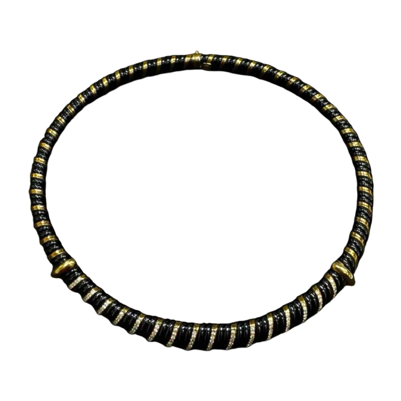 Collier en or jaune, acier noir et diamants