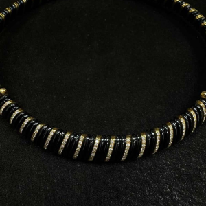 Geelgoud ketting, zwart staal en diamanten