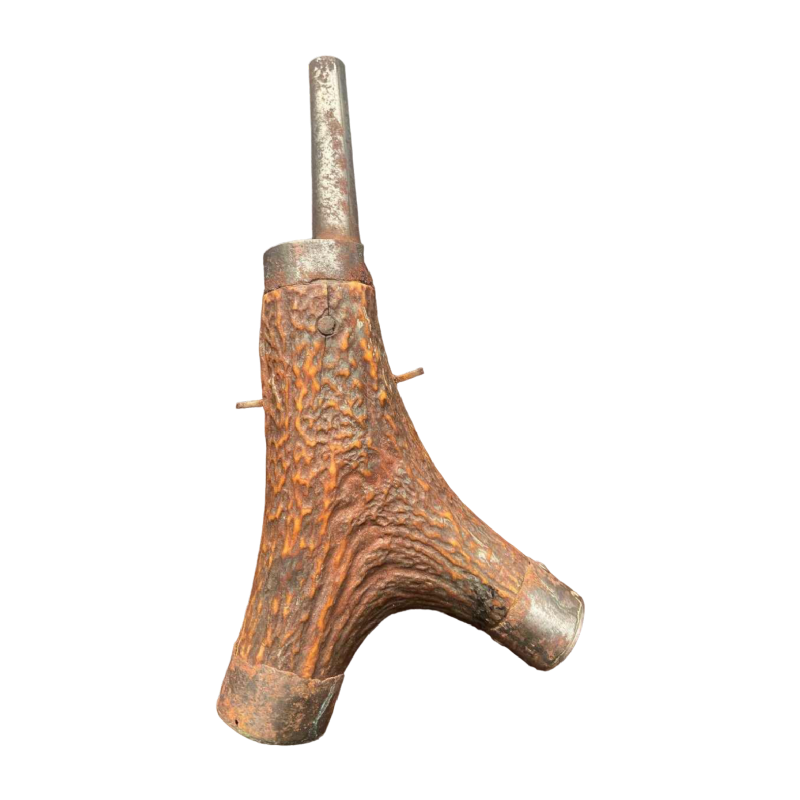 Poire à poudre 17e 18e en bois de cerf