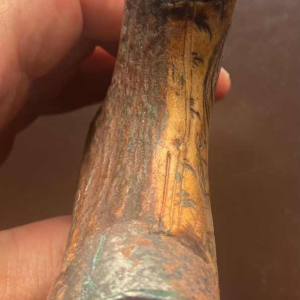 Poire à poudre 17e 18e en bois de cerf