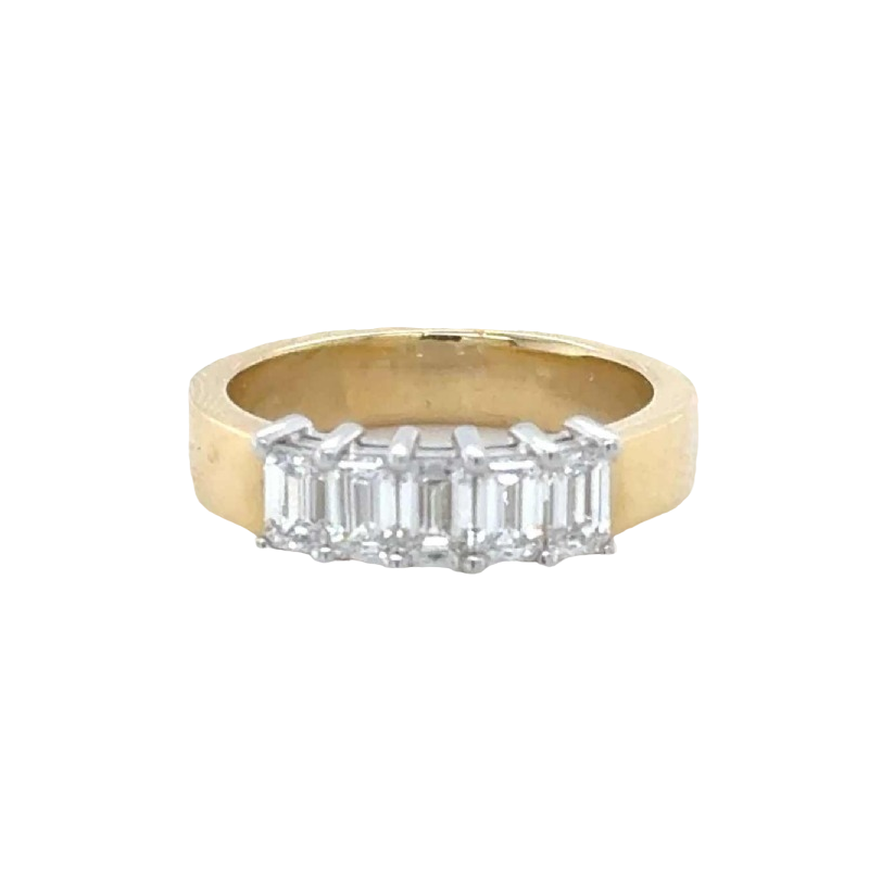 Bague en or bicolore sertie de cinq diamants en taille "émeraude"