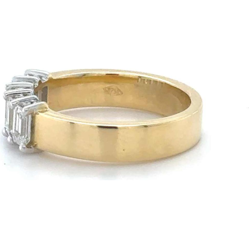 Ring in tweekleurig goud bezet met vijf smaragdgeslepen diamanten