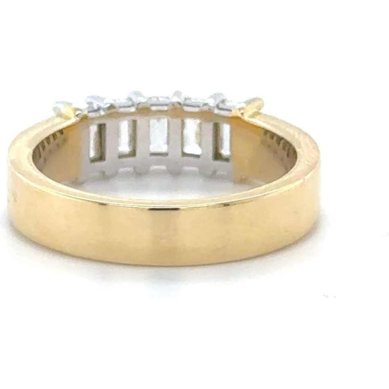 Ring in tweekleurig goud bezet met vijf smaragdgeslepen diamanten