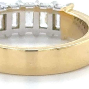 Ring in tweekleurig goud bezet met vijf smaragdgeslepen diamanten