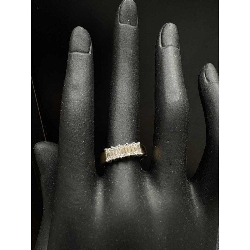 Bague en or bicolore sertie de cinq diamants en taille "émeraude"