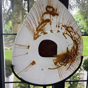 Alfred COLLARD, grande sculpture en verre à décor dinclusions montée sur socle acier, 2002