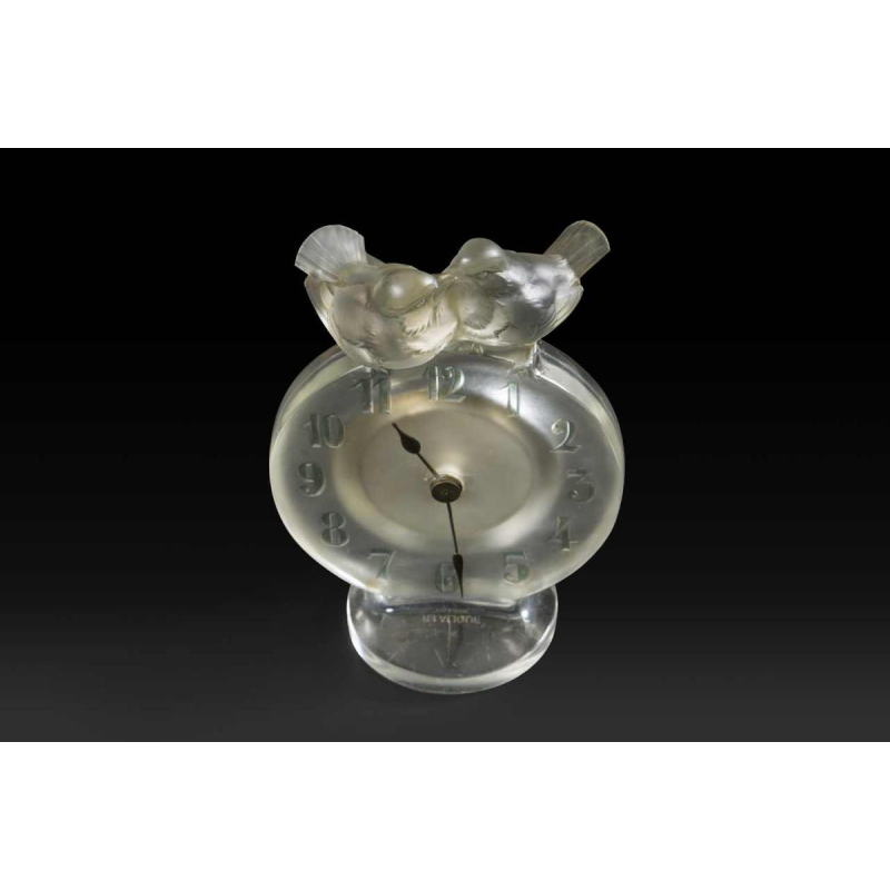 Pendulette 8 jours « ANTOINETTE » (1931) de René Lalique (1860-1945) :