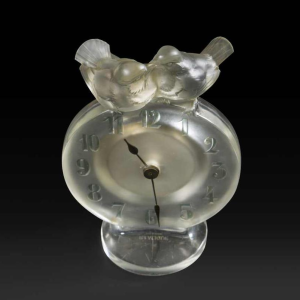 "ANTOINETTE" 8-day clock (1931) from René Lalique (1860-1945):