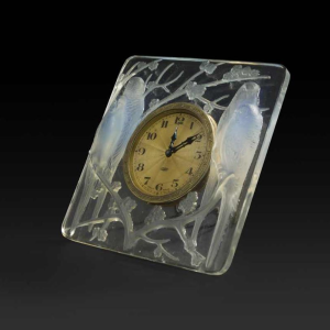 Pendulette 8 jours « INSEPARABLES » (1926) de RENE LALIQUE (1860-1945) :