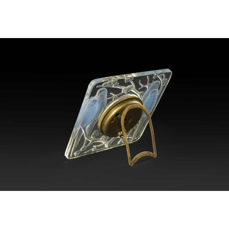 8-day clock 'INSEPARABLES' (1926) by RENE LALIQUE (1860-1945):