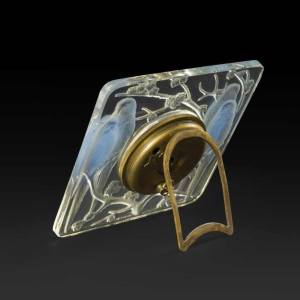 Pendulette 8 dagen « INSEPARABLES » (1926) van RENE LALIQUE (1860-1945):