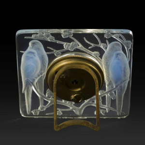 Pendulette 8 jours « INSEPARABLES » (1926) de RENE LALIQUE (1860-1945) :