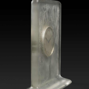Pendulette 8 dagen “VIER PARKIETEN'” (1920) van RENE LALIQUE (1860-1945)