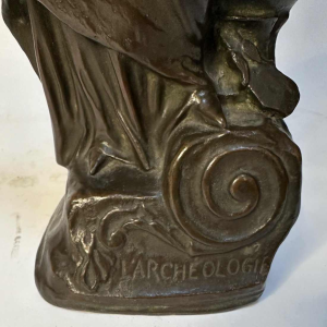 Bronzen sculptuur Amédée Charron "De archeologische expert