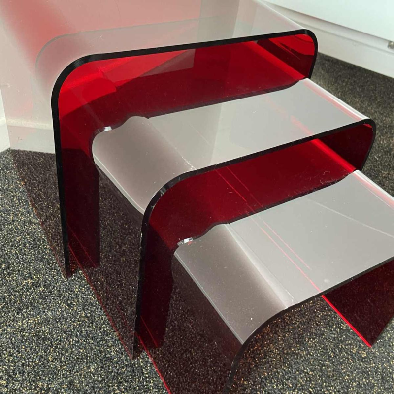 Set de 3 tables gigognes en meÂ´thacrylate rouge, ca 1970