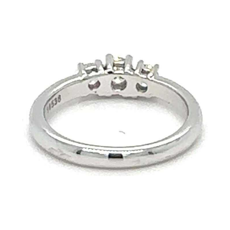 Drieluik ring, witgoud en diamant