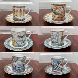 Hermès Paris, tasse Xhingu et sa soucoupe en porcelaine, collection Patchwork