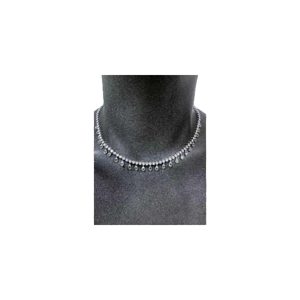 Ketting in 18-karaats witgoud bezet met briljantgeslepen diamanten en brioletten