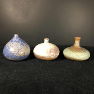 ANTONIO LAMPECCO, Série de 3 petits vases en céramique, circa 1970