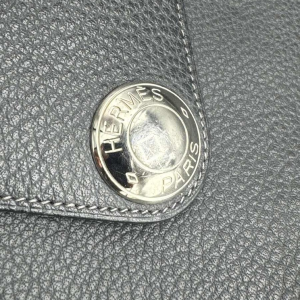 Hermès, Christine tas van grijs Taurillon (Clémence) leer