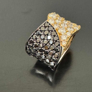 Tweekleurige ring in 18kt goud en diamanten