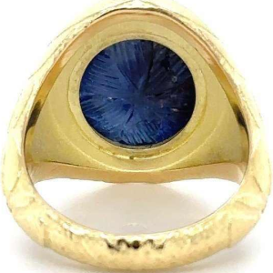 Men's yellow gold ring with cabochon sapphire