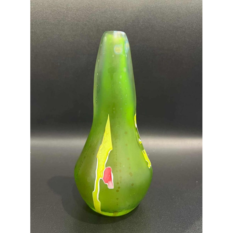 Louis LELOUP, soliflore vaas in jadegroen glas versierd met insluitsels, 1981