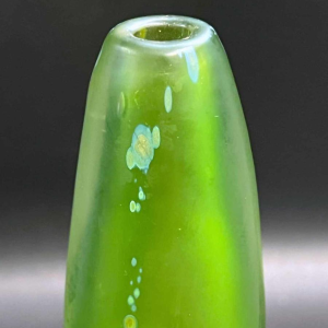 Louis LELOUP, soliflore vase in jade green glass decorated with inclusions, 1981