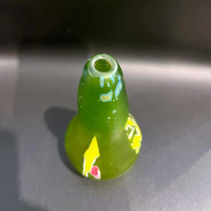 Louis LELOUP, vase soliflore en verre de couleur vert jade à décor dinclusions, 1981