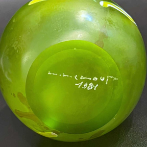 Louis LELOUP, soliflore vase in jade green glass decorated with inclusions, 1981