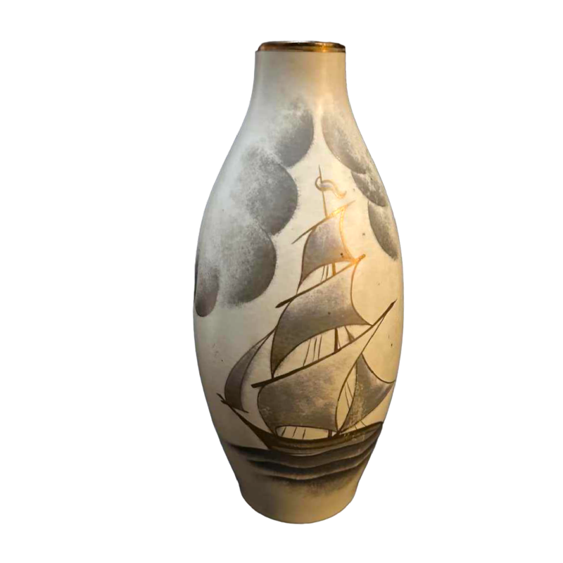 Vase au décor de bateau en céramique, Boch Frères Kéramis à La Louvière