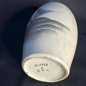 Vase au décor de bateau en céramique, Boch Frères Kéramis à La Louvière