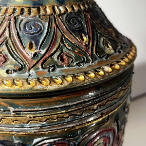 Louis Waem voor Maîtrise de Nimy, polychrome keramische dekselvaas, jaren 40