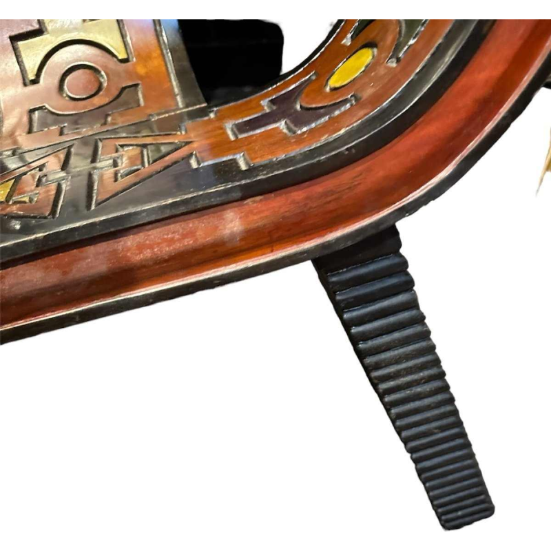 Siège: sculpture en bois massif probablement produit dans les pays de lest