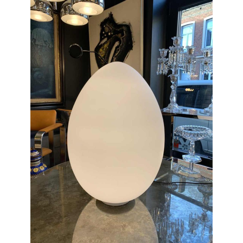 BEN SWILDENS voor FONTANA ARTE, 'UOVO' grote matglazen tafel lamp, 1972