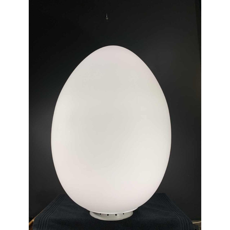 BEN SWILDENS voor FONTANA ARTE, 'UOVO' grote matglazen tafel lamp, 1972