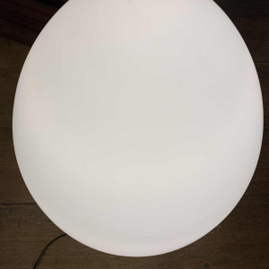 BEN SWILDENS pour FONTANA ARTE 'UOVO' grande Lampe à poser, verre dépoli, 1972