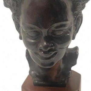 Tête de jeune femme africaine bois de macassar signée R.v.d Bael