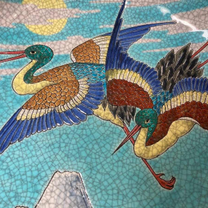 Cloisonné geëmailleerde Longwy schaal met waadvogels, keramiek