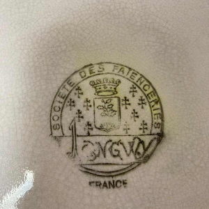 Plat Longwy émaillé cloisonné à décor d'échassiers, céramique