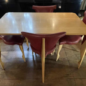 DICK EVERS voor LEOLUX, Memphis Set Tafel 'Xingu' & 4 Stoelen 'Giselle', 1993