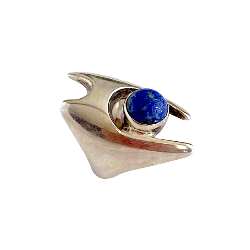 Georg Jensen voor Henning Koppel, massief zilveren ring bezet met lapis lazuli (n°139)
