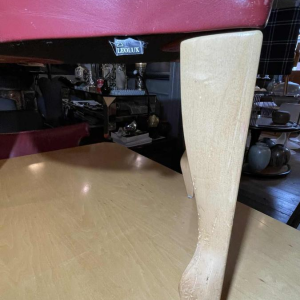 DICK EVERS voor LEOLUX, Memphis Set Tafel 'Xingu' & 4 Stoelen 'Giselle', 1993