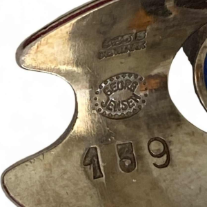 Georg Jensen pour Henning Koppel, bague en argent massif sertie d'un lapis-lazuli (n°139)